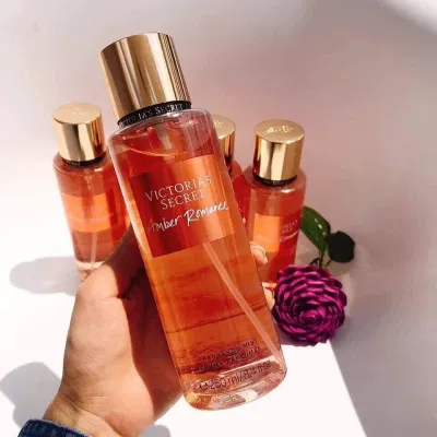 Victoria’s Secret Amber Romance là lựa chọn hoàn hảo cho quần áo (Nguồn: Internet) Victoria’s Secret Amber Romance là lựa chọn hoàn hảo cho quần áo (Nguồn: Internet)
