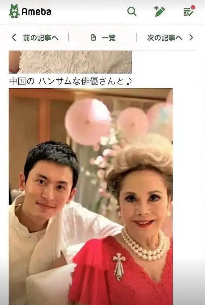 Trương Triết Hạn chụp chung ảnh cùng với bà Naoko Nemoto (Nguồn: Internet)