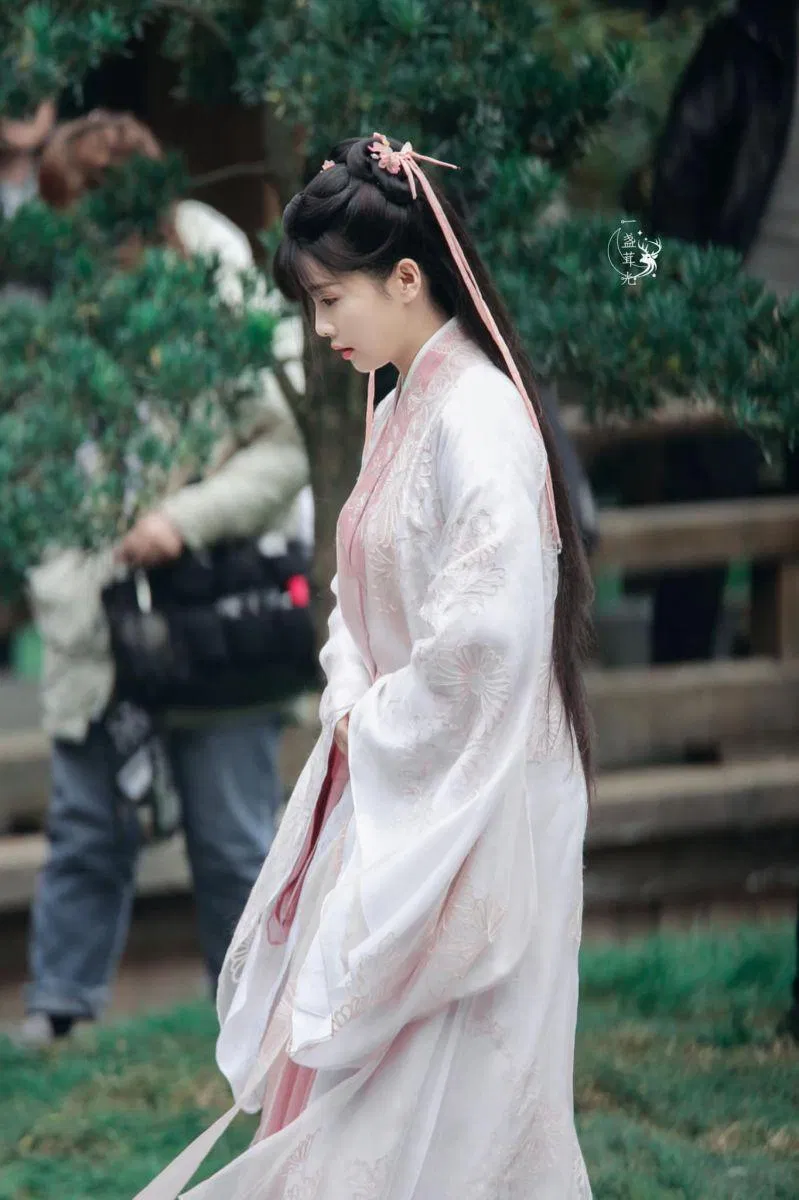 Thiếu nữ Thời Nghi gần gũi, ấm áp (Nguồn: Internet)