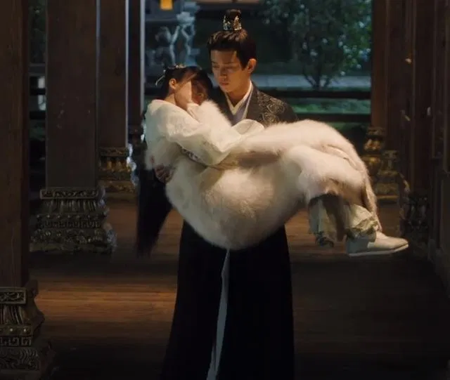 Cảnh Châu Sinh Thần bế Thời Nghi vô cùng ngọt ngào (Nguồn: Internet)