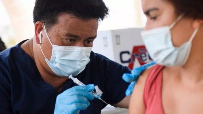 Các quan chức y tế Mỹ lo ngại rằng 2 liều vaccine là chưa đủ để bảo vệ người dân khỏi COVID-19 (Ảnh: Internet). Các quan chức y tế Mỹ lo ngại rằng 2 liều vaccine là chưa đủ để bảo vệ người dân khỏi COVID-19 (Ảnh: Internet).