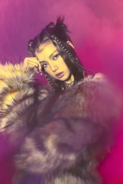 Album "LALISA" mang đậm màu sắc cá nhân, khẳng định bản thân mình của Lisa (Nguồn: Internet). Album "LALISA" mang đậm màu sắc cá nhân, khẳng định bản thân mình của Lisa (Nguồn: Internet).