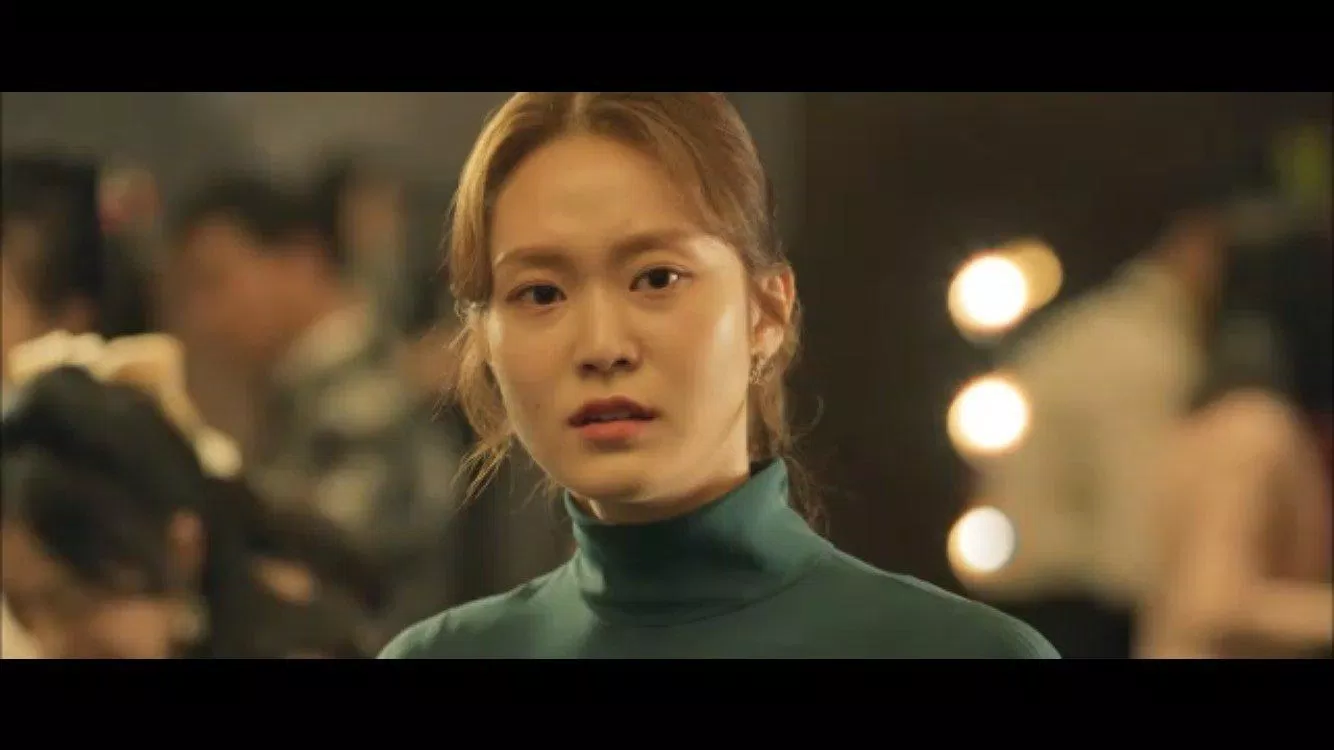 Ánh mắt Na-yoon nhìn Yeo-wool đầy căm phẫn (nguồn: internet) Ánh mắt Na-yoon nhìn Yeo-wool đầy căm phẫn (nguồn: internet)