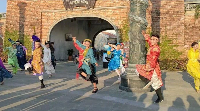 Biểu diễn chào mừng của công viên. (Ảnh: Internet) Biểu diễn chào mừng của công viên. (Ảnh: Internet)