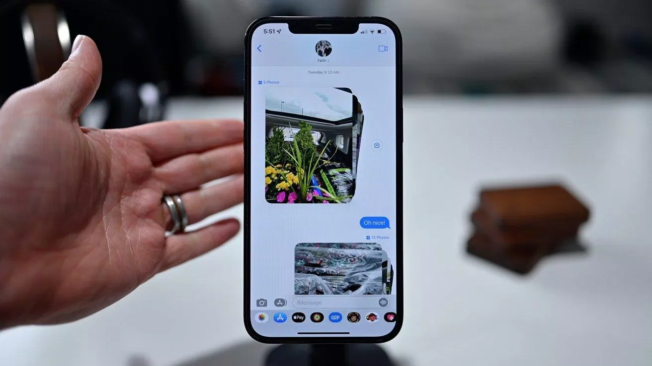 Người dùng có thể chia sẻ nhiều thứ hay ho với bạn bè thông qua iMessage (Ảnh: Internet).