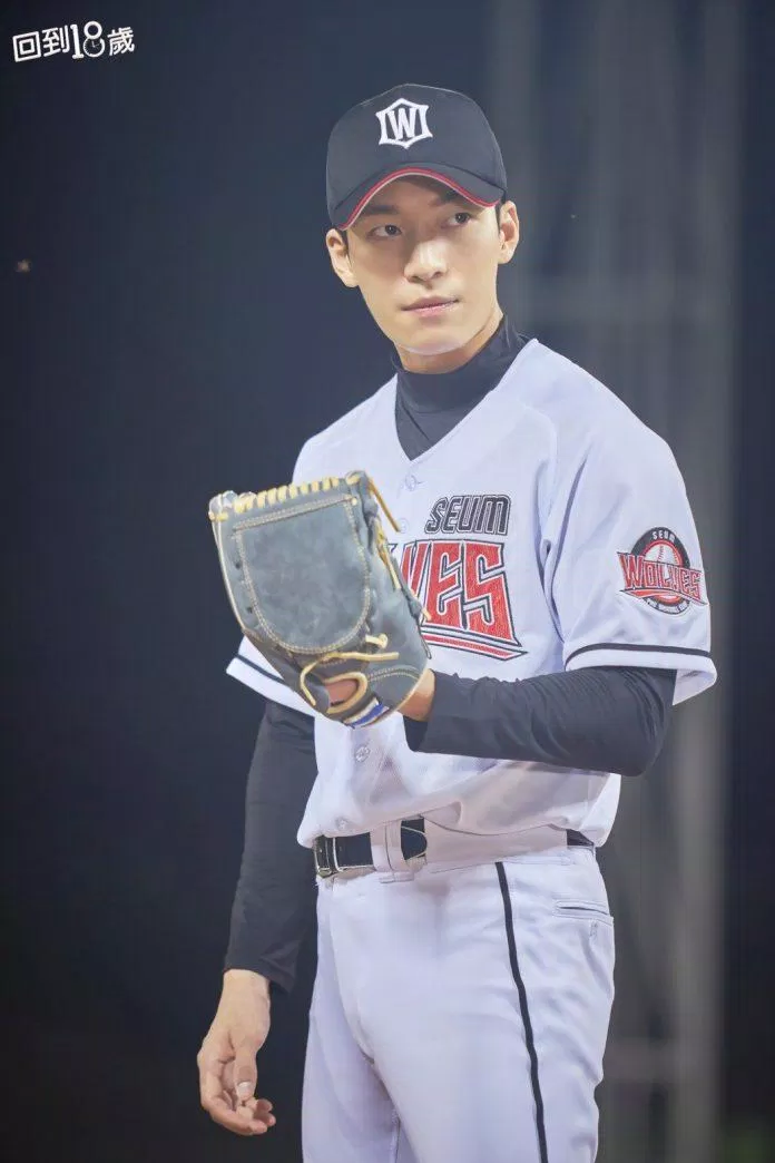 Wi Ha Joon trong vai Ye Ji Hoon, vận động viên bóng chày nổi tiếng trong phim. (Nguồn: Internet)
