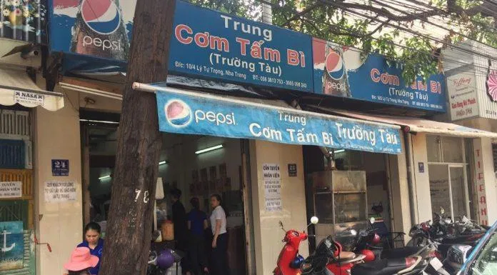 Không gian bên ngoài của quán. (Ảnh: Internet)