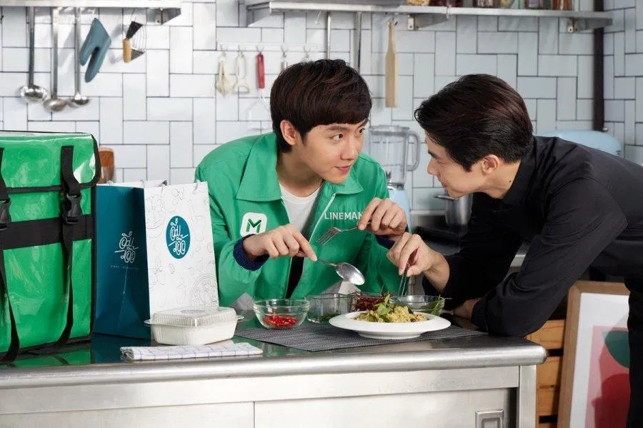 Bite Me, chuyện tình yêu giữa đầu bếp và nhân viên giao hàng có khả năng đặc biệt (Ảnh: Internet).