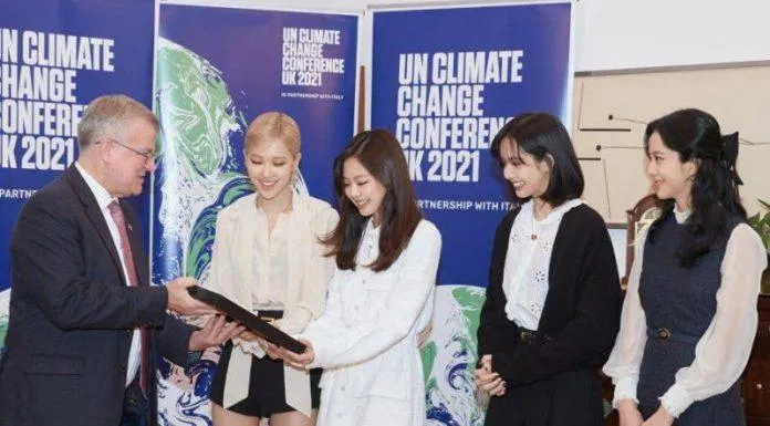 Thủ tướng Boris Johnson trao danh hiệu mới cho các cô gái BLACKPINK (Nguồn: Internet). Thủ tướng Boris Johnson trao danh hiệu mới cho các cô gái BLACKPINK (Nguồn: Internet).