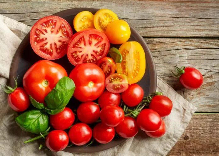La tomate est un fruit couramment utilisé en beauté de la peau (photo : internet)