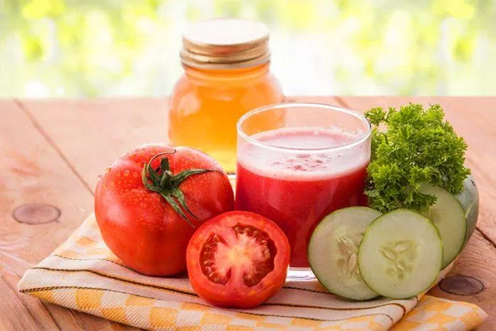 Hydrater, prévenir l'acné avec des tomates et des concombres (photo : internet)