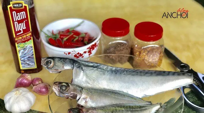 Sơ chế cá nục (Nguồn: BlogAnChoi).