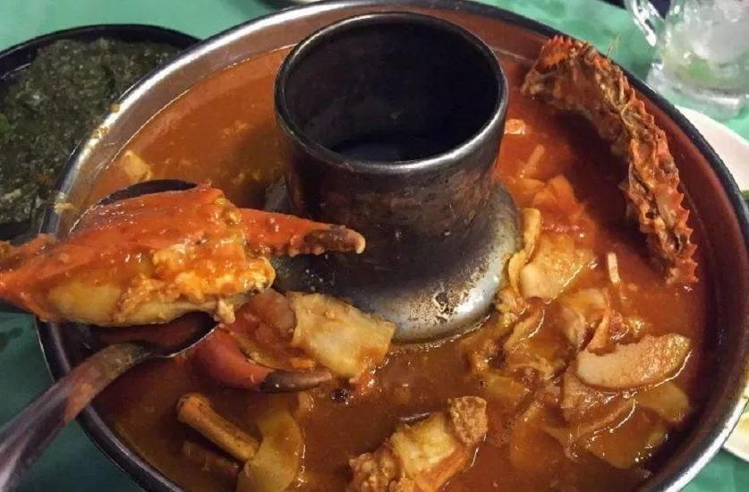 Món cà ri cua của người Thái kết hợp cùng nhiều nguyên liệu khá lạ như vôi, mắm tôm (Ảnh: Internet). Món cà ri cua của người Thái kết hợp cùng nhiều nguyên liệu khá lạ như vôi, mắm tôm (Ảnh: Internet).