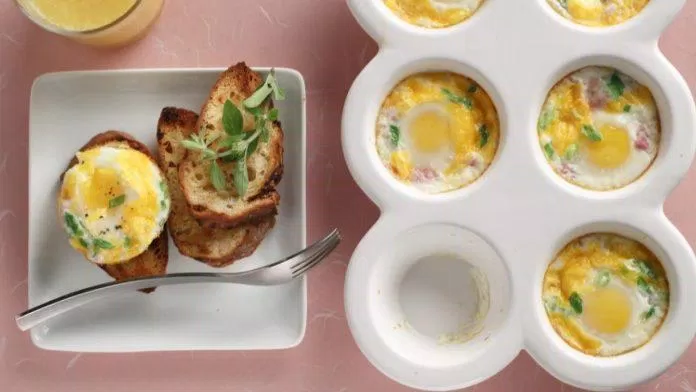 Trứng nướng trong khuôn giống như bánh (Ảnh: Internet).
