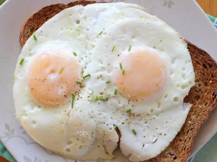 Cả hai mặt đều chín nhưng lòng đỏ còn lỏng (Ảnh: Internet). Cả hai mặt đều chín nhưng lòng đỏ còn lỏng (Ảnh: Internet).