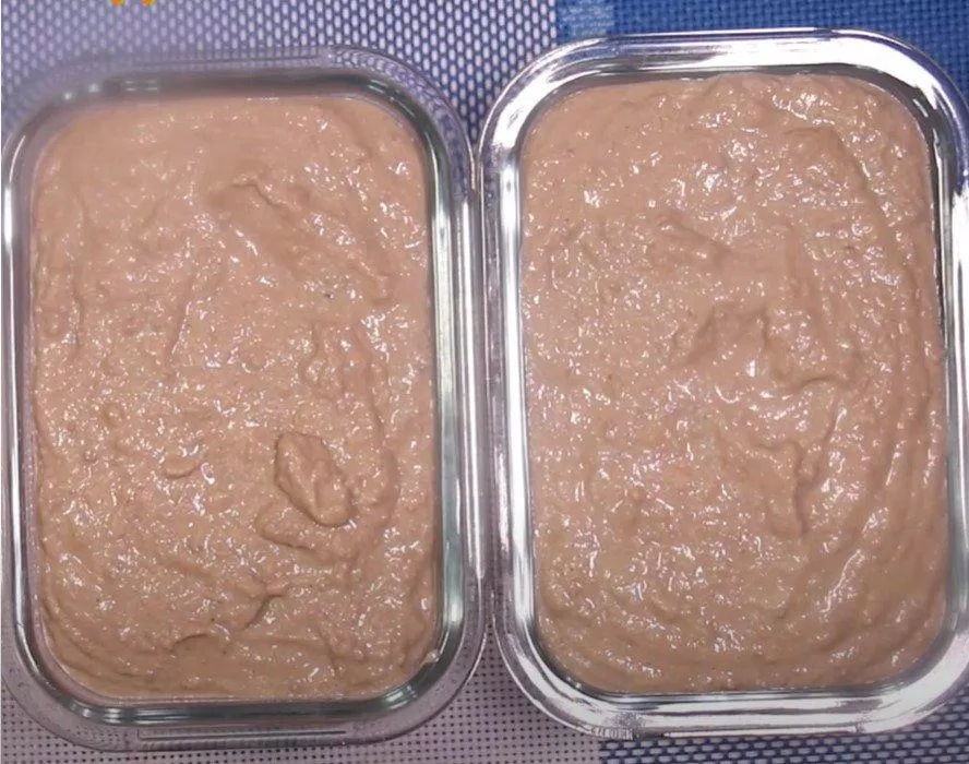 Cho pate ra khuôn để chuẩn bị hấp (Nguồn: Internet) Cho pate ra khuôn để chuẩn bị hấp (Nguồn: Internet)