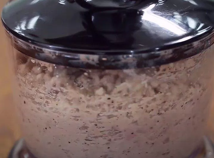 Xay nhuyễn thịt để phần pate mịn hơn (Nguồn: Internet) Xay nhuyễn thịt để phần pate mịn hơn (Nguồn: Internet)