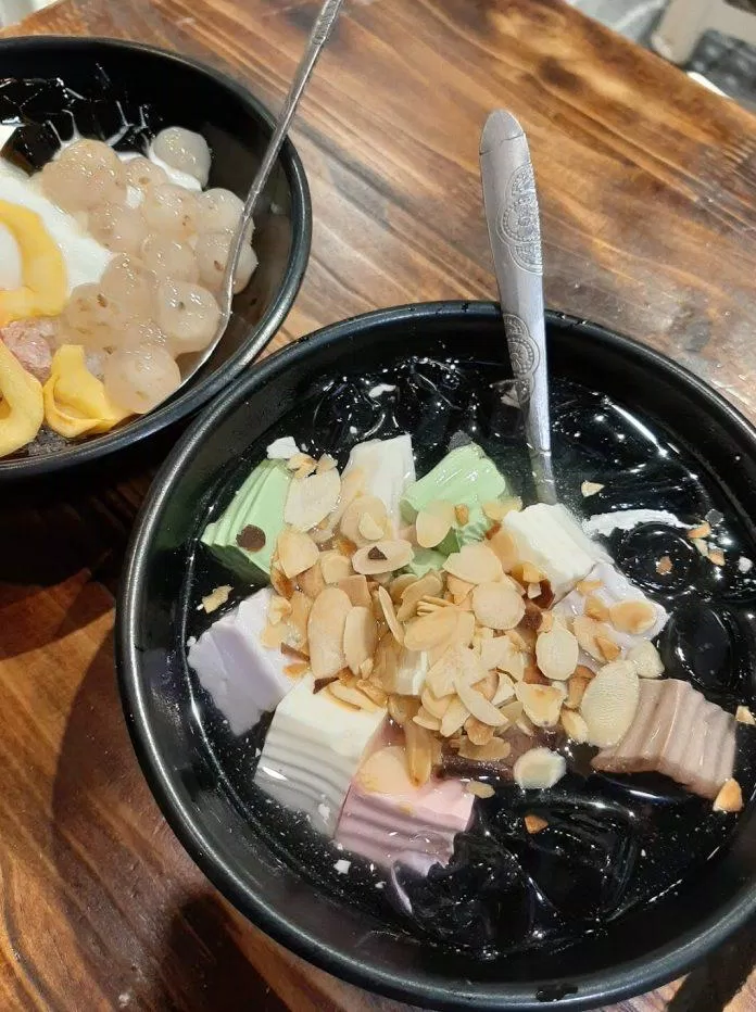 Chè khúc bạch của quán, (Ảnh: Internet)