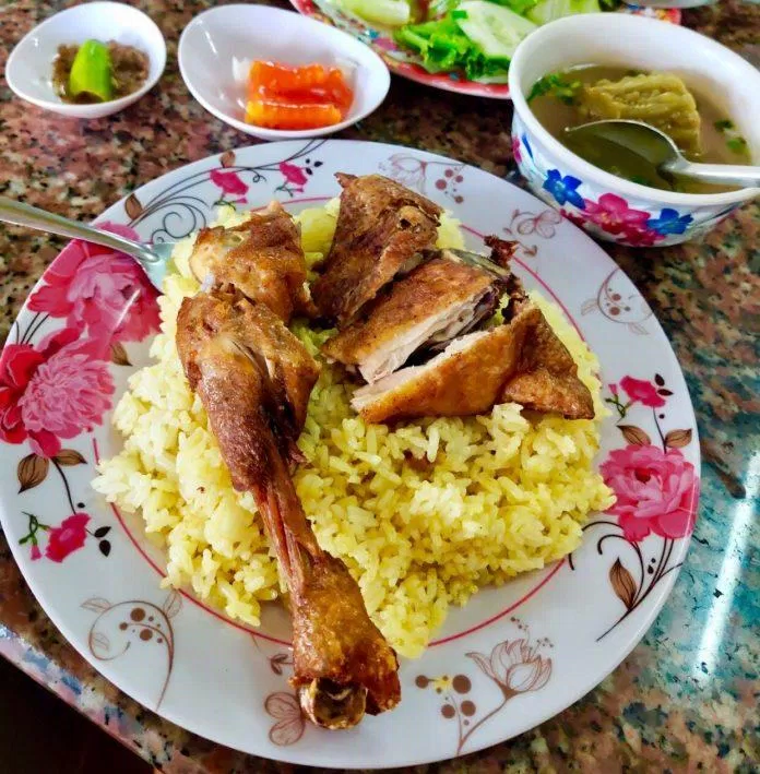 Một phần cơm gà lớn, (Ảnh: Internet)