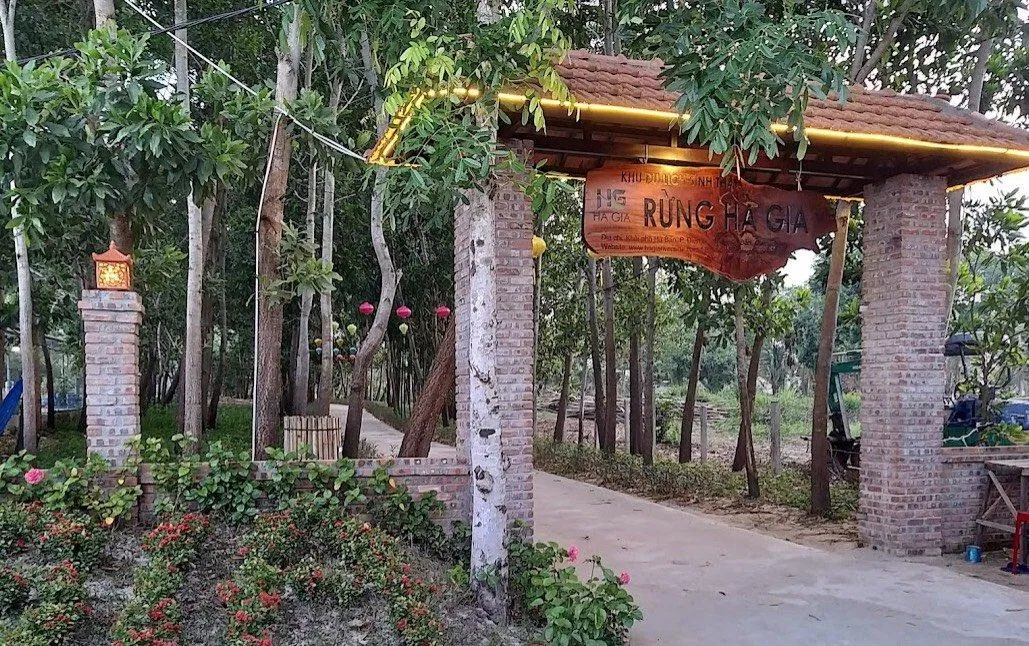 Cổng vào khu sinh thái. (Ảnh: Internet)