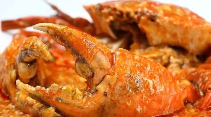 Singapore Chilli Crab có màu sắc cực kỳ thu hút và không quá cay, vị ngon tuyệt đỉnh (Ảnh: Internet).