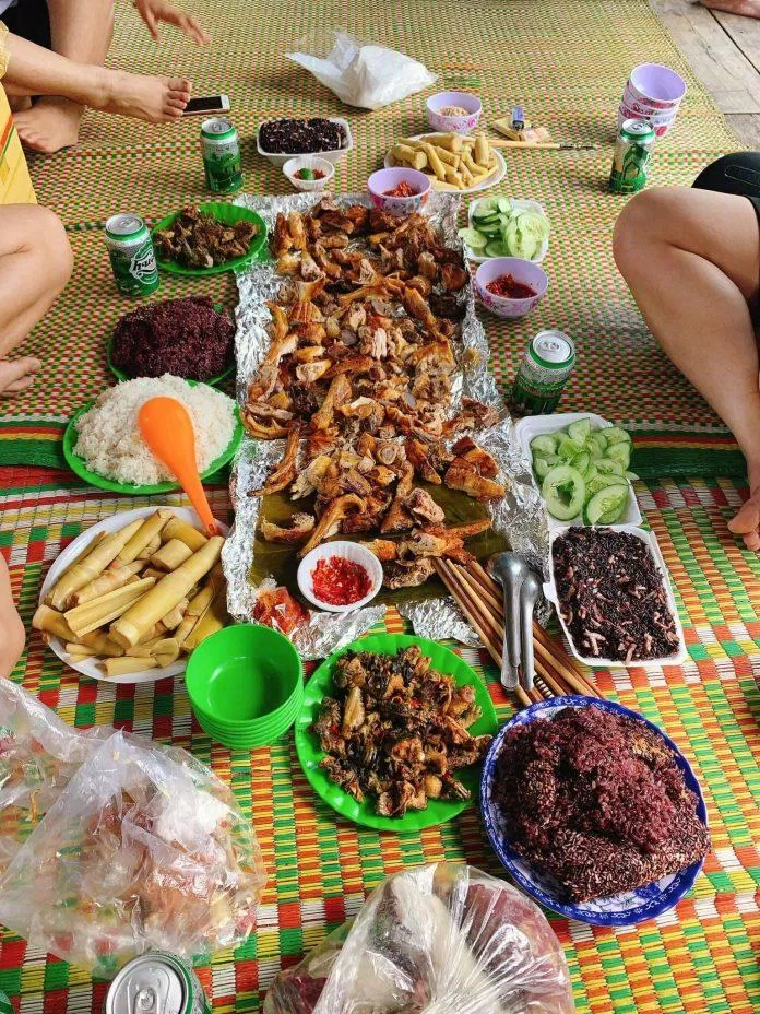 Bữa ăn được chế biến từ các sản vật A Lưới (Ảnh: Facebook Như Nguyệt). Bữa ăn được chế biến từ các sản vật A Lưới (Ảnh: Facebook Như Nguyệt).