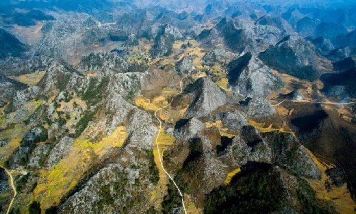 Cao nguyên đá Đồng Văn nhìn từ trên cao (Ảnh: Internet). Cao nguyên đá Đồng Văn nhìn từ trên cao (Ảnh: Internet).