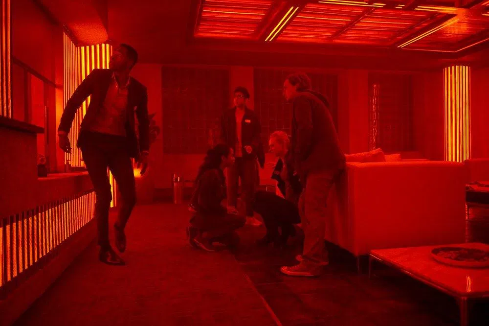 Các nhân vật khi nhận ra trò chơi đã bắt đầu (Nguồn: Internet)