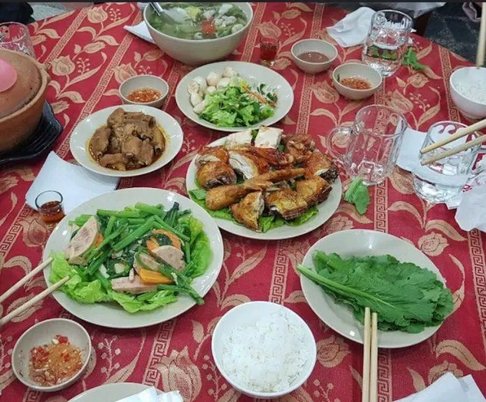 Món ăn tại quán, (Ảnh: Internet)