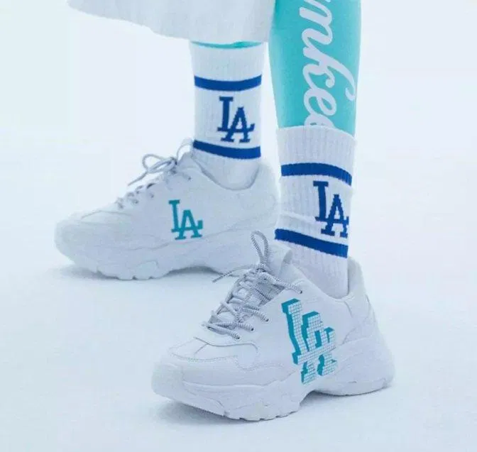 Vua Hàng Hiệu Big Sale Autumn: Giảm giá thời trang MLB tới 200K Áo phông cá tính giảm giá giày sneaker MLB sản phẩm sành điệu thời trang thời trang MLM thương hiệu thương hiệu thời trang túi xách Vua Hàng Hiệu