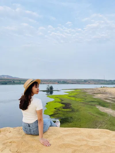 Hồ nước ngọt Bàu Trắng (Ảnh: Kim Cúc). Hồ nước ngọt Bàu Trắng (Ảnh: Kim Cúc).