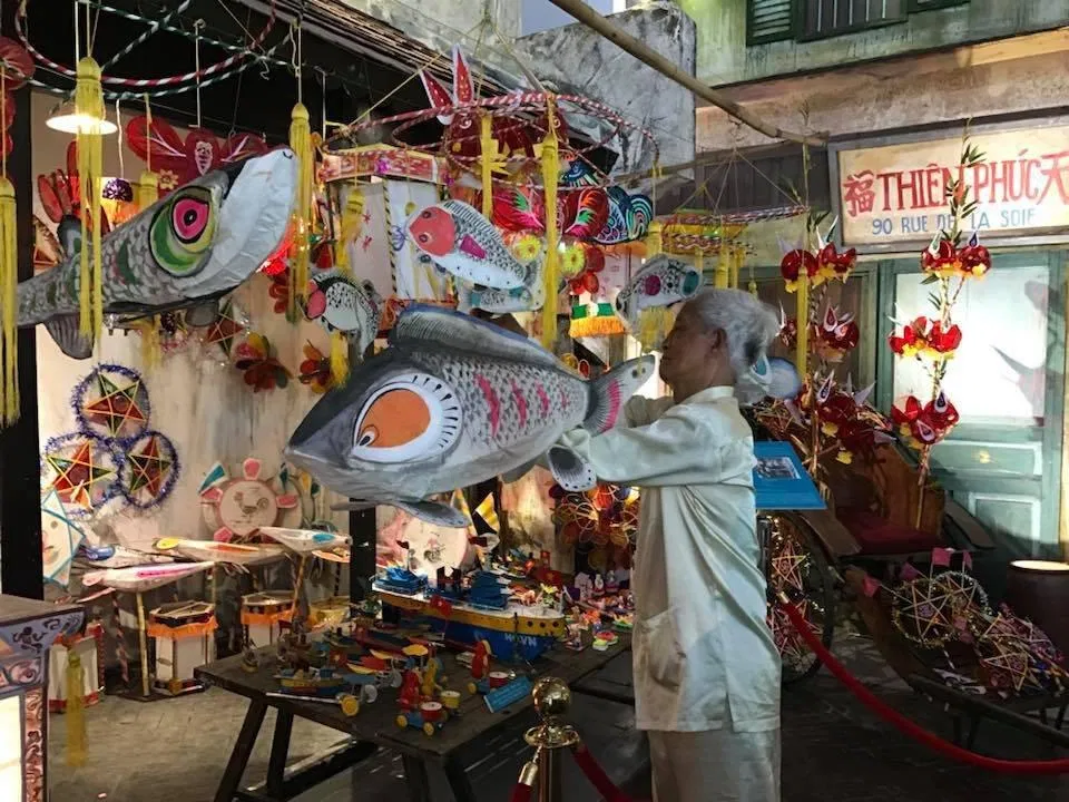 Gian hàng lồng đèn truyền thống ở Hoàng thành Thăng Long