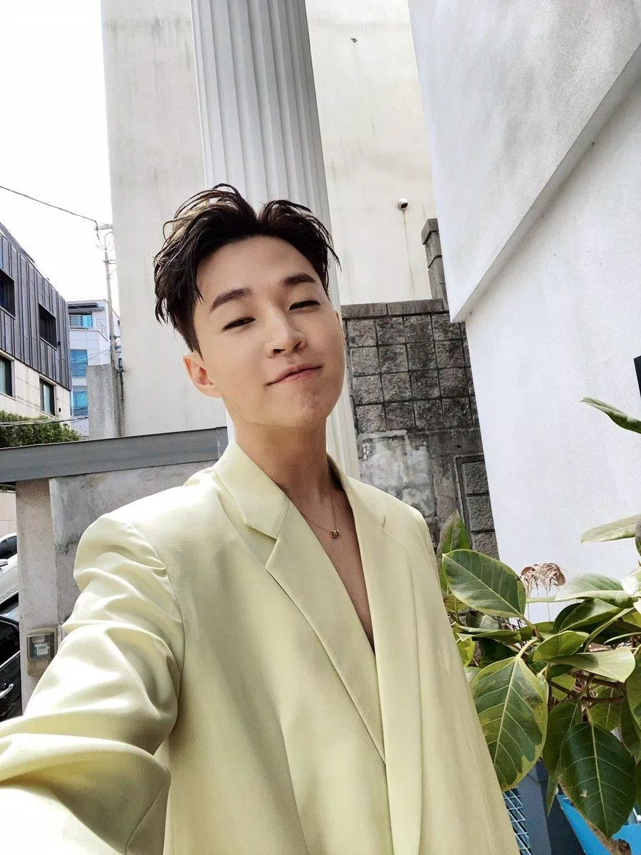 Henry Lau sinh ngày 11 tháng 10 năm 1989 và sẽ bước sang tuổi 32 vào năm nay. (Nguồn: Internet)