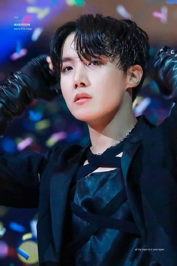 J-Hope (BTS) thiên tài biểu diễn của K-Pop với biểu cảm trên sân khấu khiến mọi người hoàn toàn bị mê hoặc. (Nguồn: Internet)