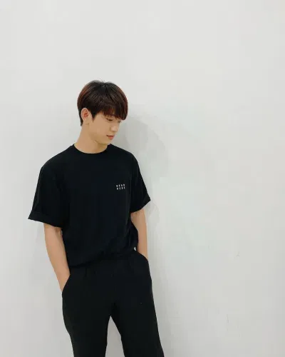 Jinyoung (Ảnh: Internet)