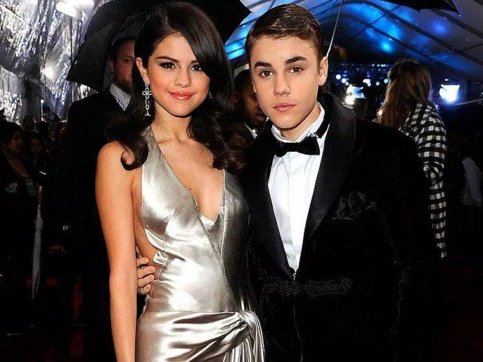 Selena Gomez là mối tình đầu tiên của Justin Bieber. (Ảnh: Internet) Selena Gomez là mối tình đầu tiên của Justin Bieber. (Ảnh: Internet)