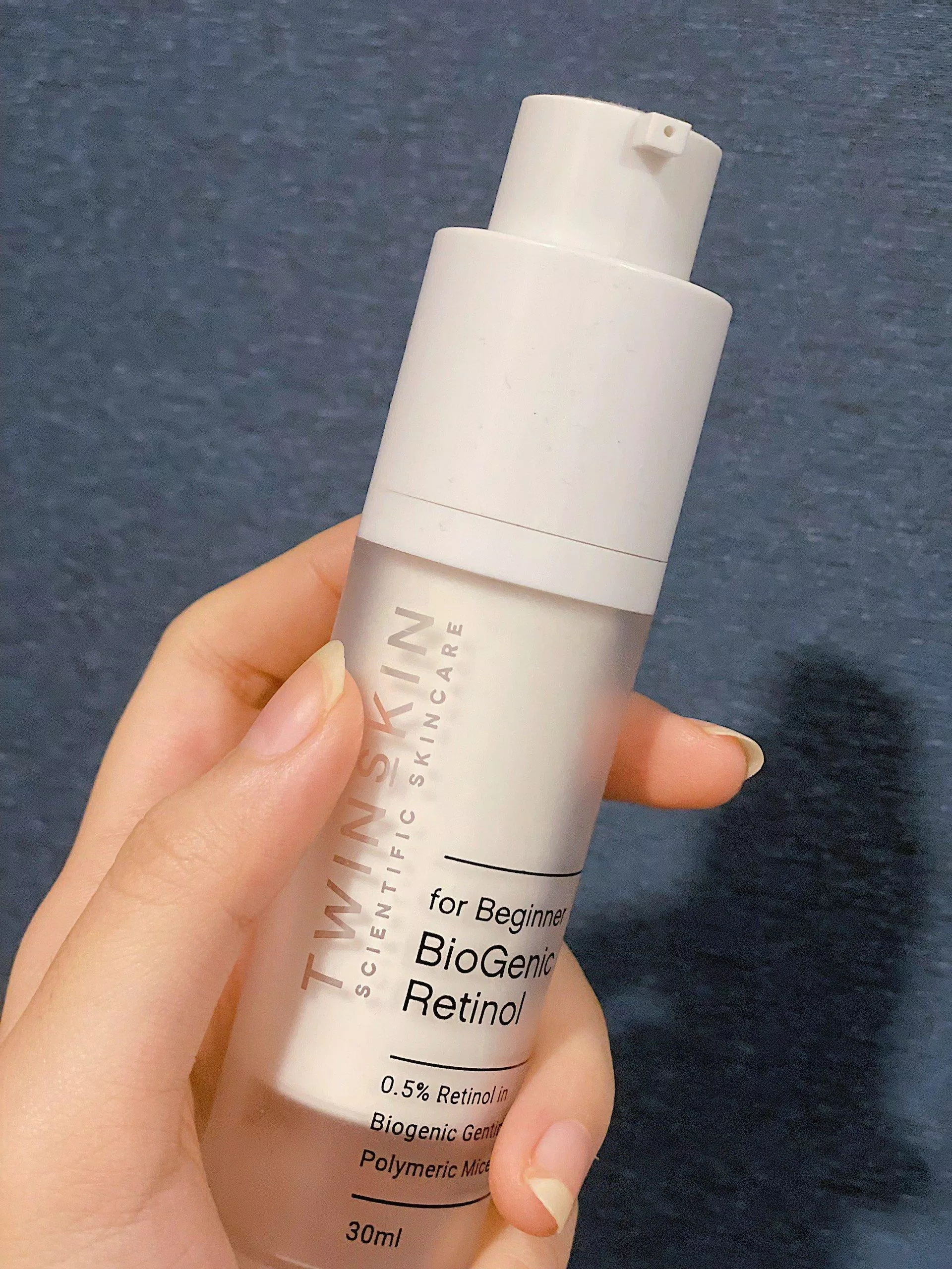 Review Biogenic Retinol Twins Skin, Retinol bọc có thực sự tốt như lời đồn? 5 For Beginner Bác sĩ Biogenic Retinol Biogenic Retinol 0 BlogAnChoi chống lão hoá công dụng công nghệ công nghệ bọc phân tử sinh học da căng bóng da căng bóng mềm mại Dipalmitoyl Hydroxyproline dưỡng sáng da EGCG giảm mụn giảm viêm giúp da căng bóng kem dưỡng Kem dưỡng Biogenic Retinol Kem dưỡng Biogenic Retinol 1 For Advance mềm mịn mỹ phẩm Niacinamide retinol sản phẩm Sepilift thành phần thiết kế thương hiệu thương hiệu mỹ phẩm thương hiệu Twins Skin Tocopheryl Acetate tretinoin Twins Skin Vitamin B3 vitamin E