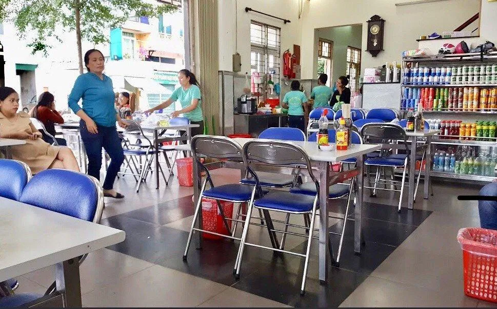 Không gian quán cơm gà, (Ảnh: Internet)