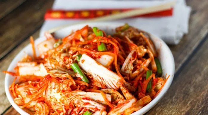 Kim Chi là một món ăn giàu vitamin, giúp chúng ta tiêu hóa tốt, và thậm chí có thể có tác dụng phòng ngừa bệnh ung thư. (ảnh: Internet)