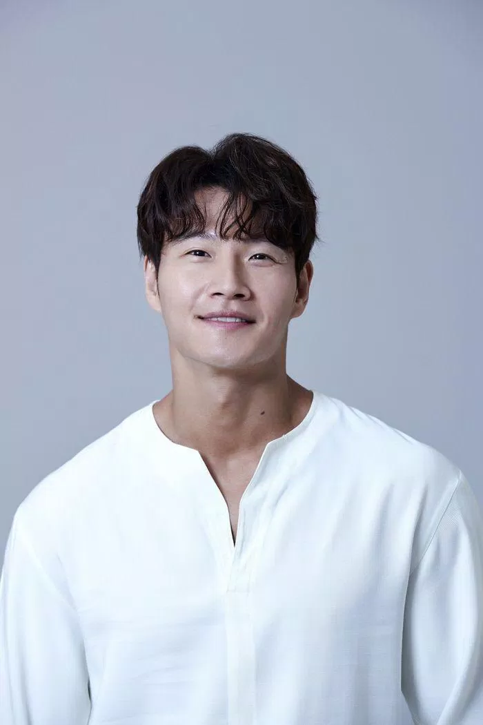 Kim Jong Kook - thần tượng K-Pop thể hiện rất tốt kỹ năng giải trí khi tham gia gameshow. (Nguồn: Internet) Kim Jong Kook - thần tượng K-Pop thể hiện rất tốt kỹ năng giải trí khi tham gia gameshow. (Nguồn: Internet)