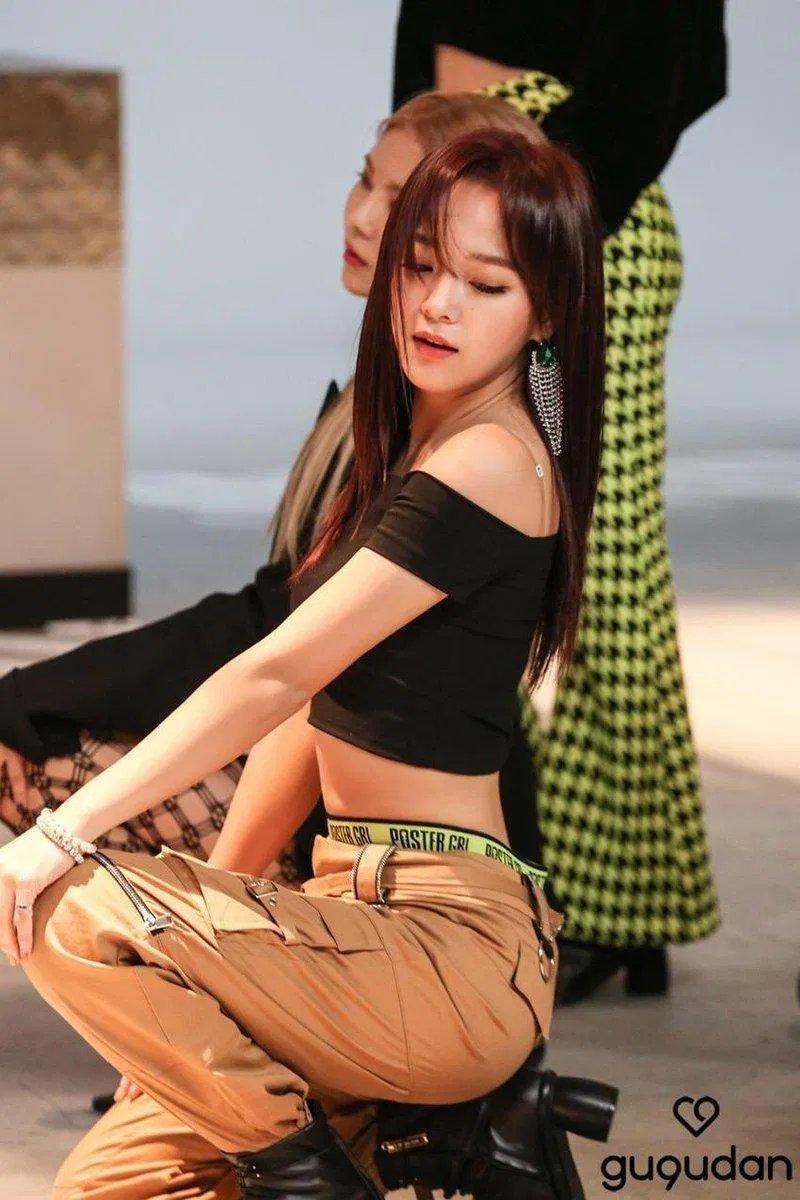 Nhan sắc và tài năng của cô lúc đó không hề bị lu mờ thậm chí có phần lấn át cả "quán quân" Somi. (nguồn ảnh: Internet)