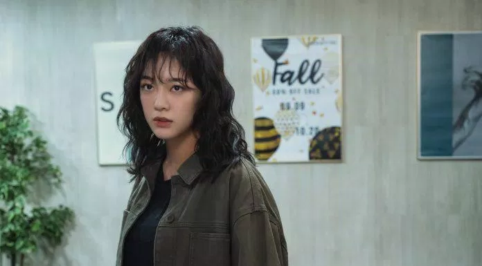 Khác với hình tượng ngọt ngào ngoài đời, Sejeong trong phim lai lạnh lùng và cá tính. (nguồn ảnh: internet)