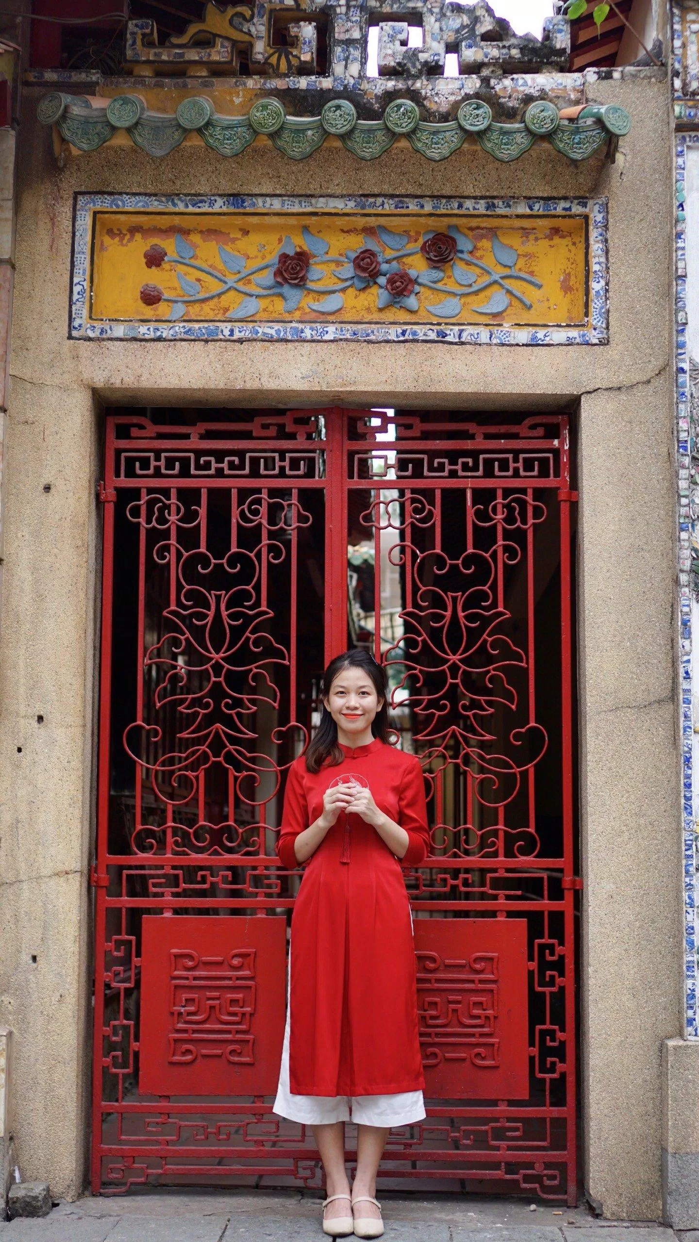 Một góc điêu khắc cổng cổ kính của Lăng Ông Bà Chiểu (Nguồn: Nhật Linh). Một góc điêu khắc cổng cổ kính của Lăng Ông Bà Chiểu (Nguồn: Nhật Linh).