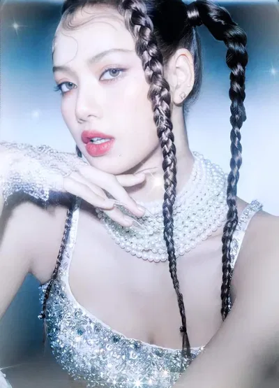 Tuy còn tồn tại một số ý kiến trái chiều nhưng không thể phủ nhận rằng "LALISA" được xem là một trong những MV solo bùng nổ nhất năm (Nguồn: Internet). Tuy còn tồn tại một số ý kiến trái chiều nhưng không thể phủ nhận rằng "LALISA" được xem là một trong những MV solo bùng nổ nhất năm (Nguồn: Internet).