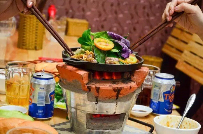 Bêp than nướng bò. (Ảnh: Internet)