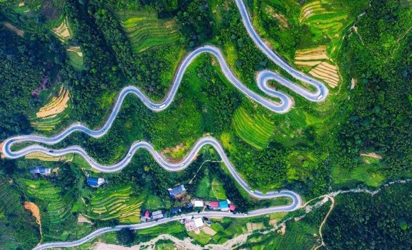 Đèo Mã Phục với 7 vòng dốc (Nguồn: Internet). Đèo Mã Phục với 7 vòng dốc (Nguồn: Internet).