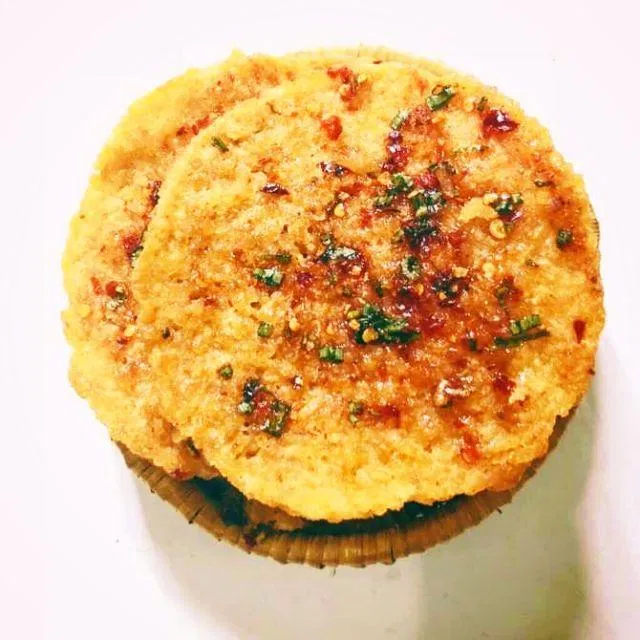 Cơm cháy mỡ hành làm từ cơm nguội. (Ảnh: Internet)