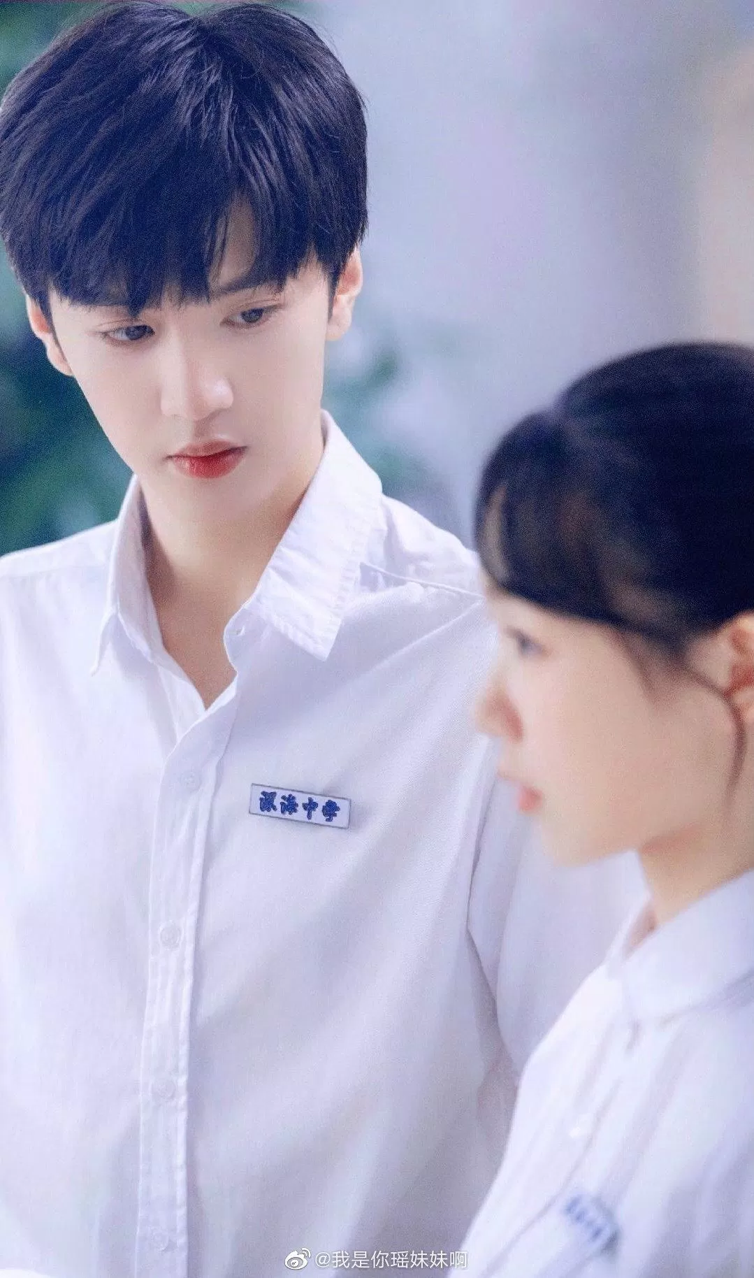 Ánh mắt của Châu Tư Việt khi nhìn Đinh Tiễn (Ảnh: Internet)