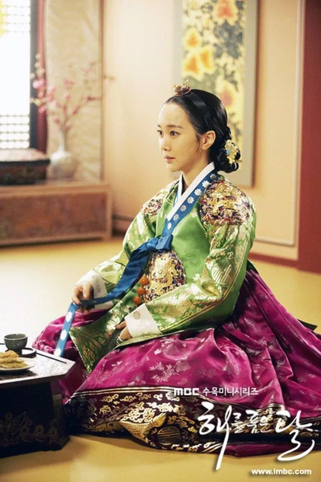 Kim Min Seo đã khắc họa thành công vị Hoàng hậu ẩn nhẫn, "đáng thương hơn đáng hận" (Nguồn: Internet).