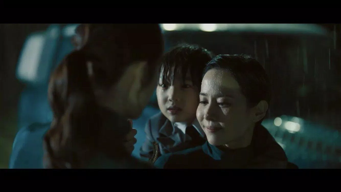 Na-yoon giúp đỡ mẹ con Yeo-wool (nguồn: internet) Na-yoon giúp đỡ mẹ con Yeo-wool (nguồn: internet)